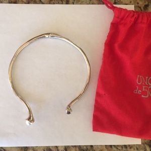 Uno de 50 Hinged Choker